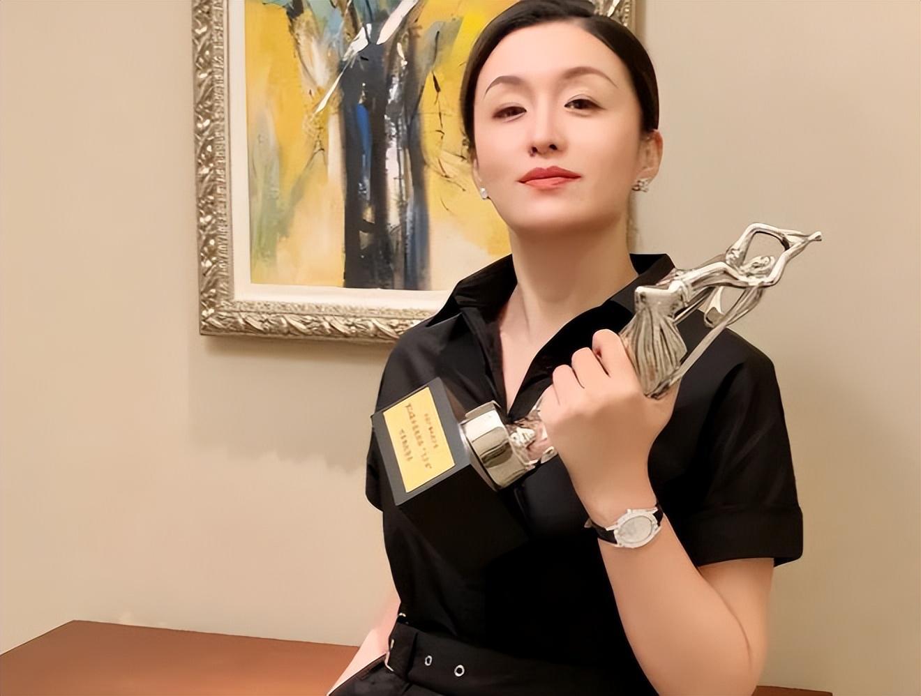 开云体育官方网站-陪玩陪睡不够!集体开嫖、舔手指、目无王法,阴暗面彻底藏不住了